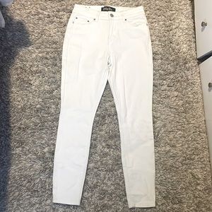 White IndigoRein jeans size 9/28 Never worn